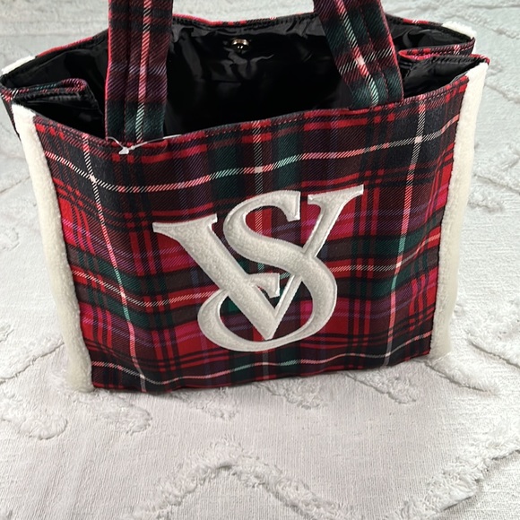 New!! Victoria’s Secret Limited Edition Large Plaid Tote With Logo - Picture 7 of 11